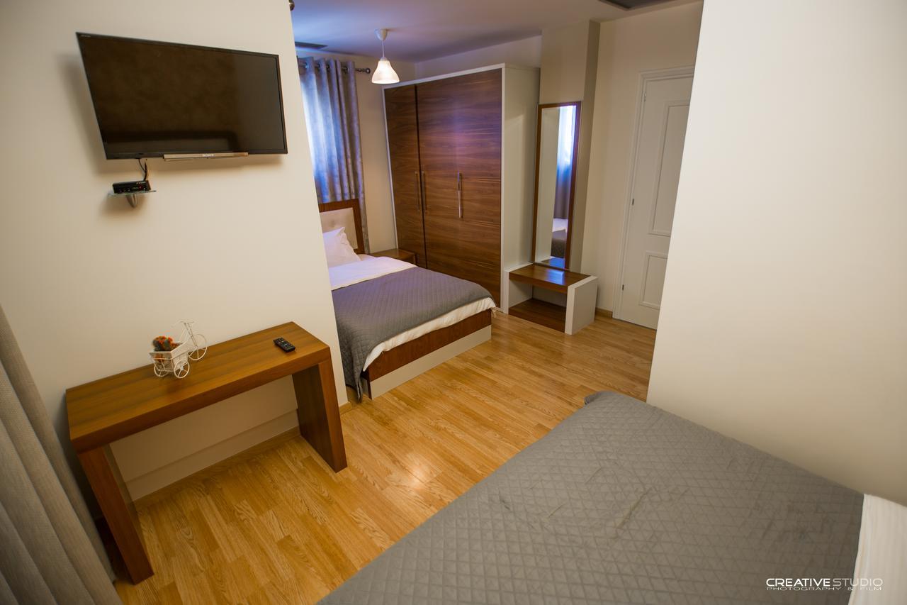 Hotel Flamingo Korce Exterior photo